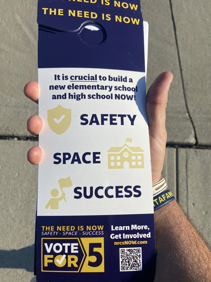 baseballnrhs's tweet photo. Thank you to @GipperBrendan and @16_crowe for helping distribute Issue 5 info today!

#leadersbyexample
@NRCSRangers
@NRSection
@NRCS_Supt 
@MrsNRRoth https://t.co/csLznW7LZc