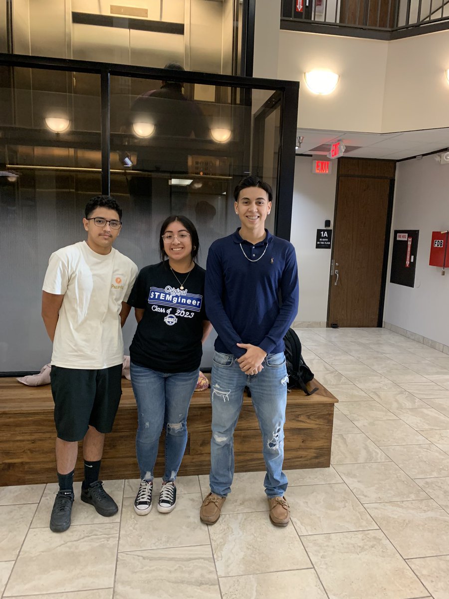 BeckyZalesnik's tweet photo. Let me introduce you to our newest FAA Certified Drone Pilots! Ms. Simpson has her Ss ready for a STEM career. @SheldonSTEM @SheldonisdCTE @KHSTSTEM @SheldonSTEM @KHSPanthers https://t.co/6Bby3sZr3e