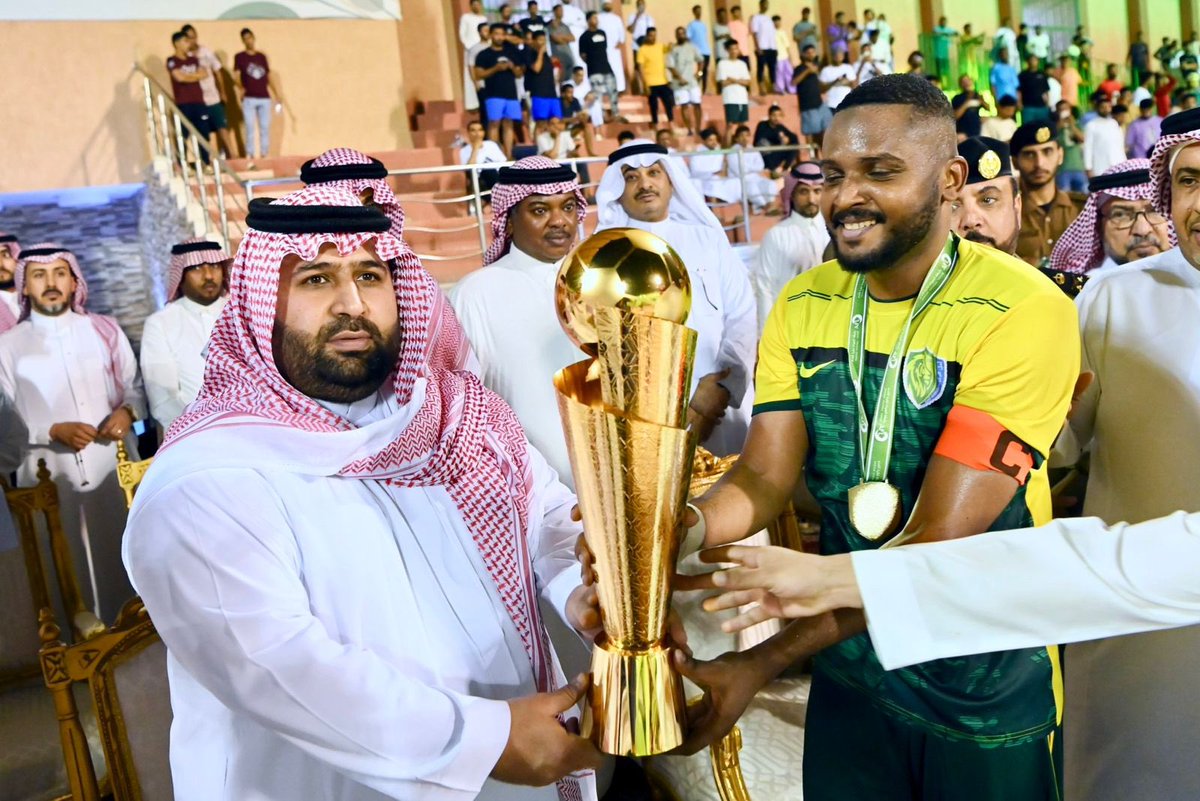 vicvb1467's tweet photo. تم تتويج فريق الأمل بقرية الركوبة بكأس سوبر المنطقة برعاية صاحب السمو الملكي نائب أمير المنطقة @MAMAlsaud حفظه الله، ألف مبروك لأبناء قريتي الغالية.

شكراً من القلب للاعبي الأمل والجهازين الفني والإداري💛💚 https://t.co/jUzDn5xbNw