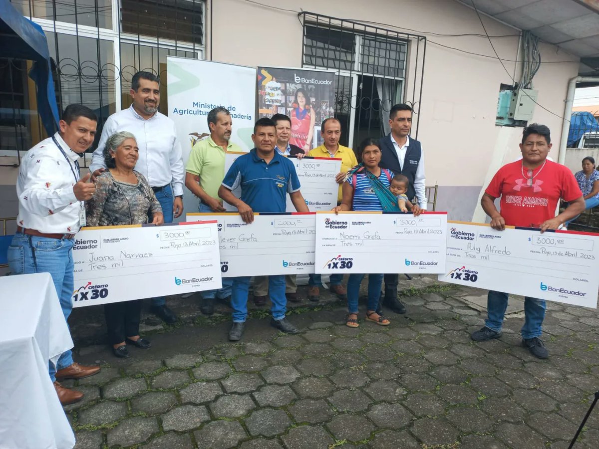 BanEcuadorBP's tweet photo. 📍El Puyo | La reactivación económica del Presidente @LassoGuillermo, continúa con la articulación de @AgriculturaEc y #Banecuador 🇪🇨. 

Beneficiarios del #crédito1x30 ya cuentan con financiamiento para sus unidades productivas y generar mayor rentabilidad para sus familias 💪. https://t.co/KnRsAXaIrL