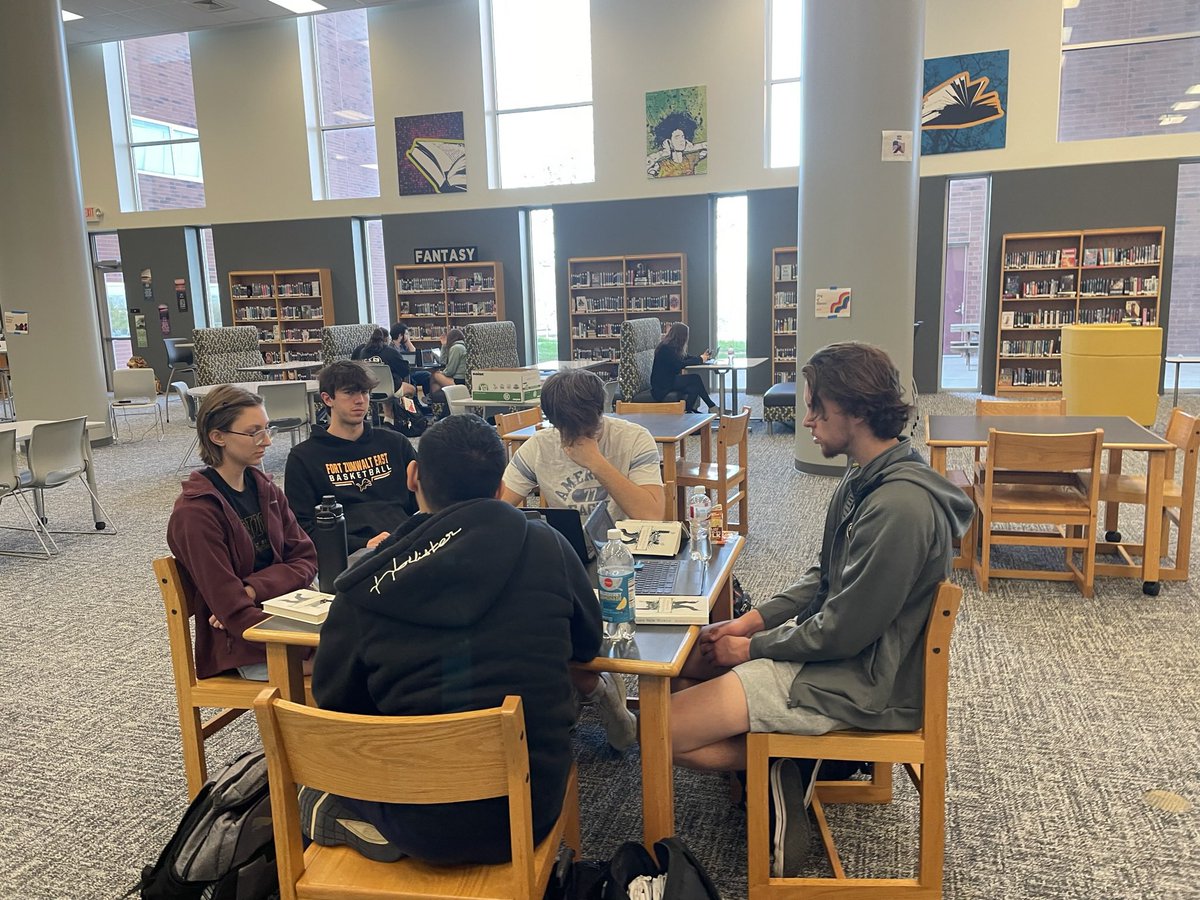 fzelibrary's tweet photo. I’ve enjoyed having Mrs. Hayes’ students in the library while they meet with their Book Love discussion groups! We love when our space gets used! #booklove #fzreads https://t.co/8U5omw8Fkc
