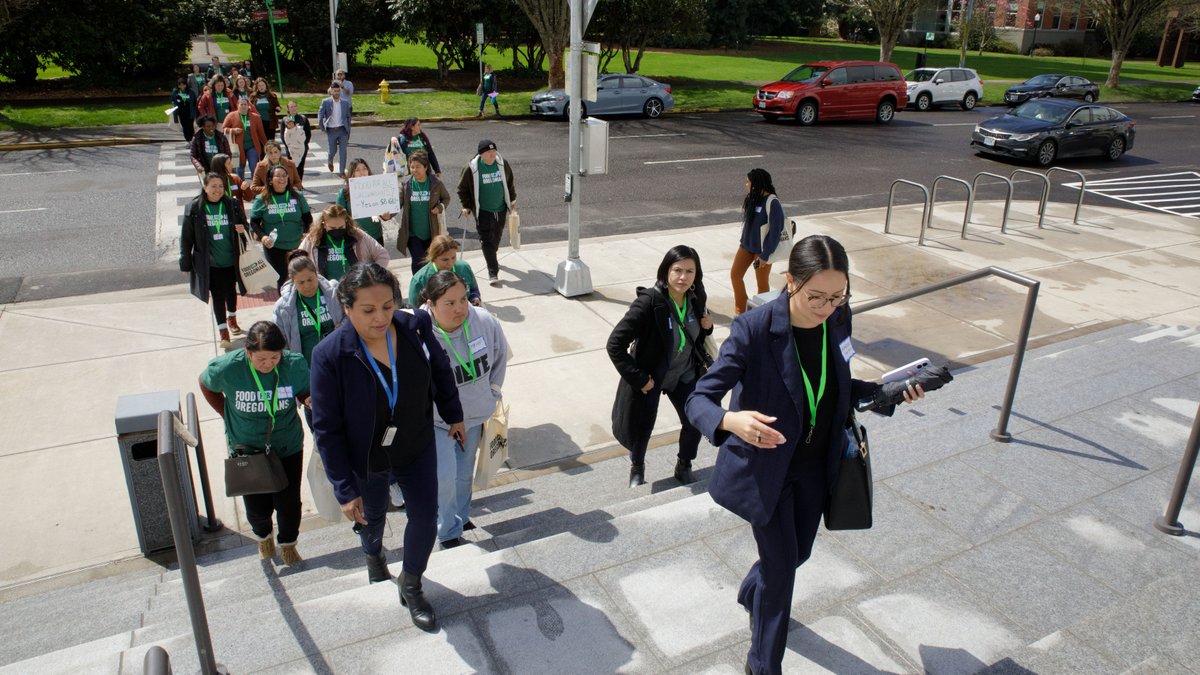 oregonfoodbank's tweet photo. Yesterday, 100+ advocates lobbied for #FoodforAllOregonians #SB610 in Salem – the largest lobby day in Oregon this session! Thank you for joining us to build a future where Oregons can access nutritious food, no matter where we’re born. https://t.co/H6eFRHr2ie