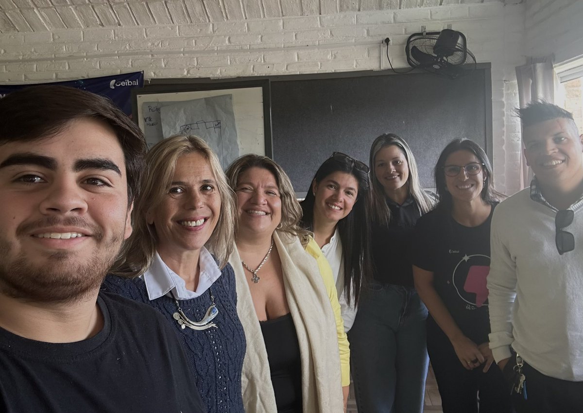 carotbo's tweet photo. Visita al Liceo y UTU de Vichadero con el equipo local de @RedAprendizajes y #AreaSTEAM de @Ceibal_Uy! Nada mas lindo que recorrer el paisito y conocer de cerca tantas experiencias de territorio!!! https://t.co/opI1B6bQlv