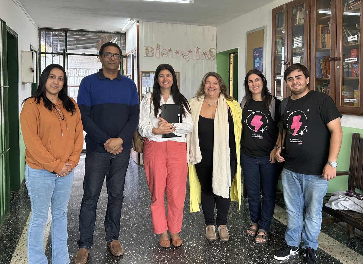 carotbo's tweet photo. Visita al Liceo y UTU de Vichadero con el equipo local de @RedAprendizajes y #AreaSTEAM de @Ceibal_Uy! Nada mas lindo que recorrer el paisito y conocer de cerca tantas experiencias de territorio!!! https://t.co/opI1B6bQlv