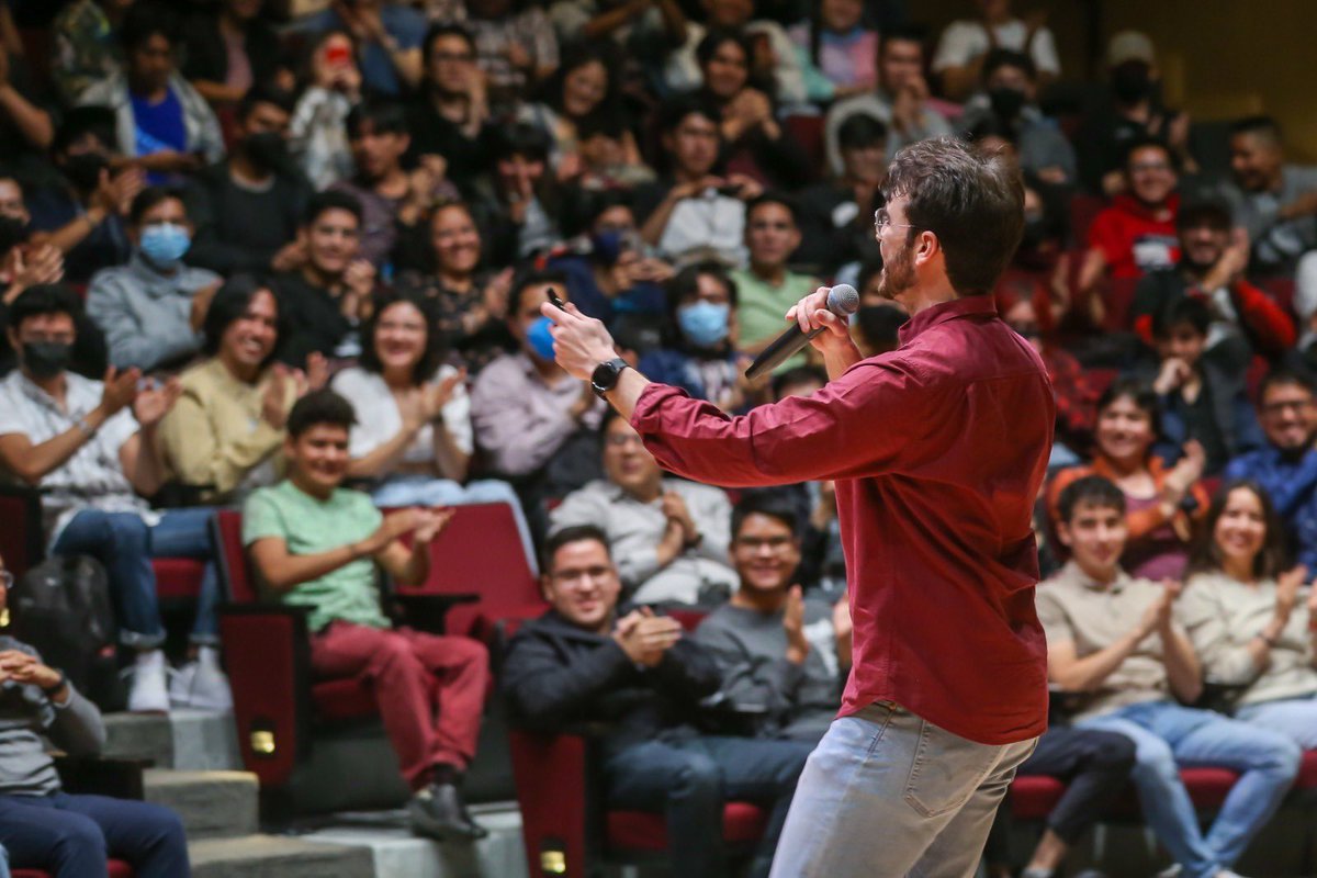 IPN_MX's tweet photo. Gracias @QuantumFracture por la cautivadora charla que hoy nos brindaste a las y los #politécnicos. Te felicitamos por tu destacada labor a favor de la #cienciaytecnología. El #Politécnico es tu casa. 

¡Vuelve pronto! 🫶🏻 https://t.co/pbkRFmTIKc