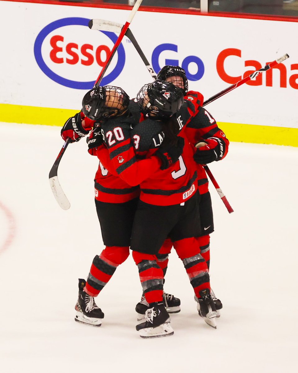 BarDown's tweet photo. Nothing but love as Canada heads to the Semi-Finals!
#WomensWorlds https://t.co/881rBmxwNN