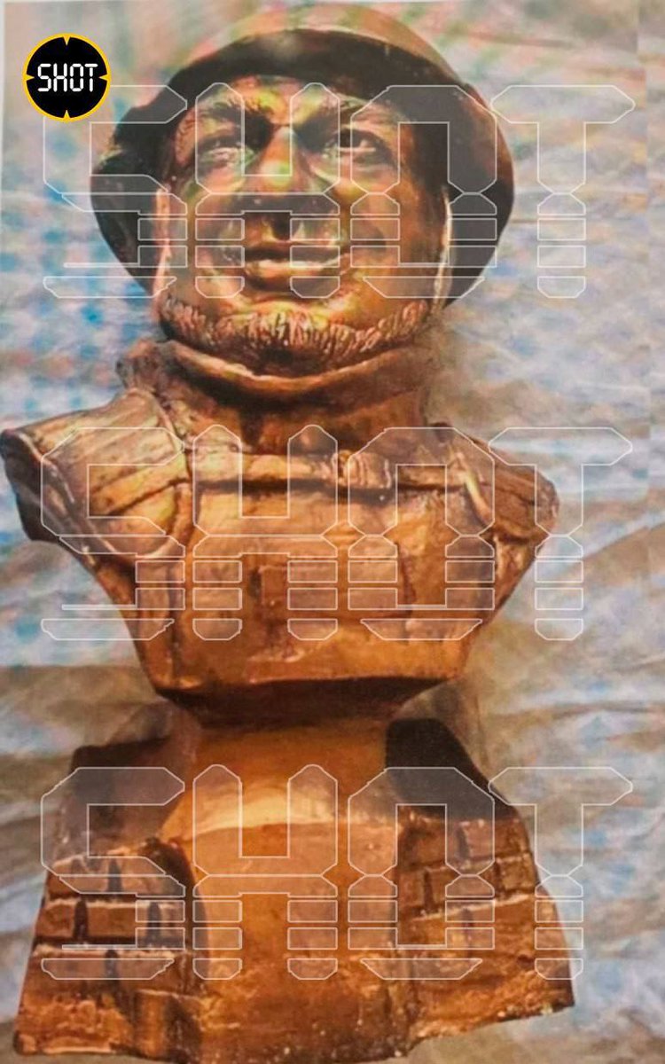 ArthurM40330824's tweet photo. The statue that was used in assassination of #Tatarsky & injured over 30 innocent people.
The bomb was designed so that the fuse had to be activated before it was remotely detonated. The activation was made by #Trepova. She knew what she was doing https://t.co/ihhWZEvkI6