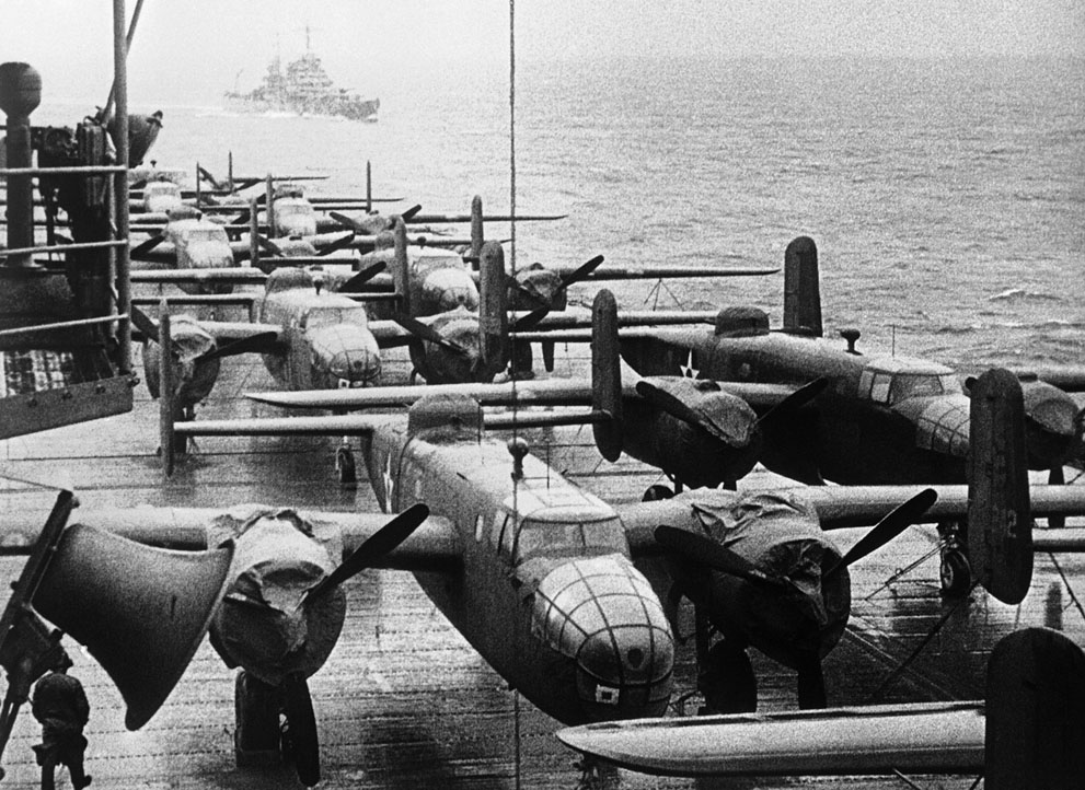WWIIMemorial's tweet photo. "B-25B Mitchell bombers for the Doolittle Raid in transit aboard USS Hornet, April 13, 1942" (US Navy)

#WeRememberThem https://t.co/mDJyGxcRgO
