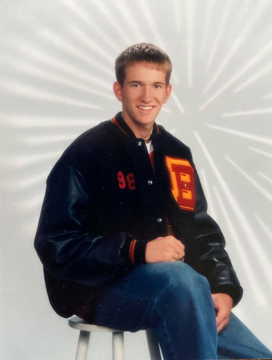 RyanKennedy_22's tweet image. I dare you to post your HS senior pic.
