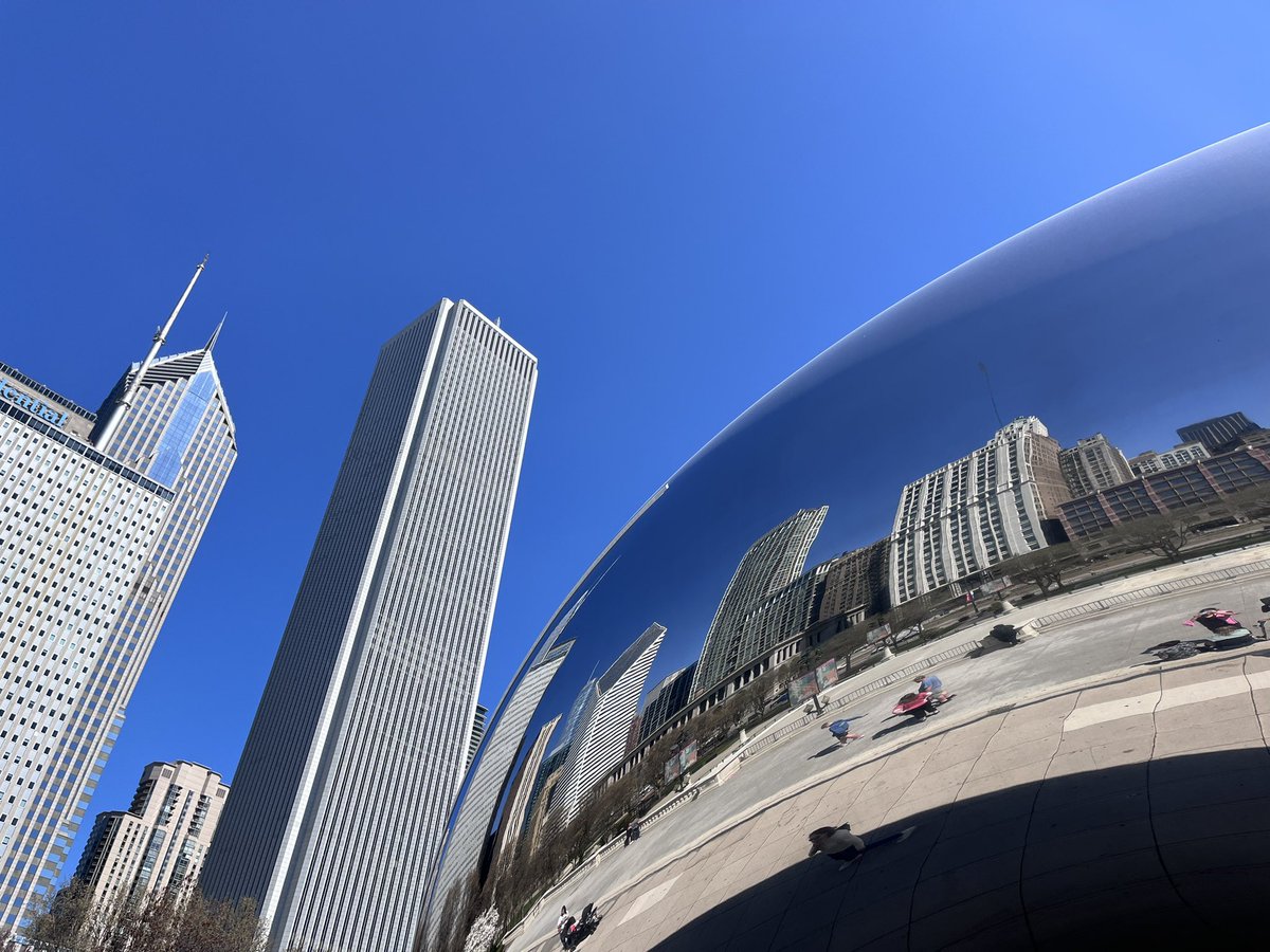 In Chicago for my first #MPSA2023 ☀️☀️