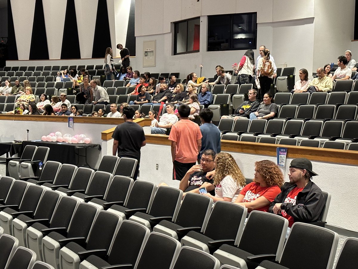 SFAHS_Bulldogs's tweet photo. Thank you to all the parents, students, and community members who came out tonight in support of our lady Angels 2023 season closeout! #ALLIN #Support #AngelsDance https://t.co/9WmmYE8tkK