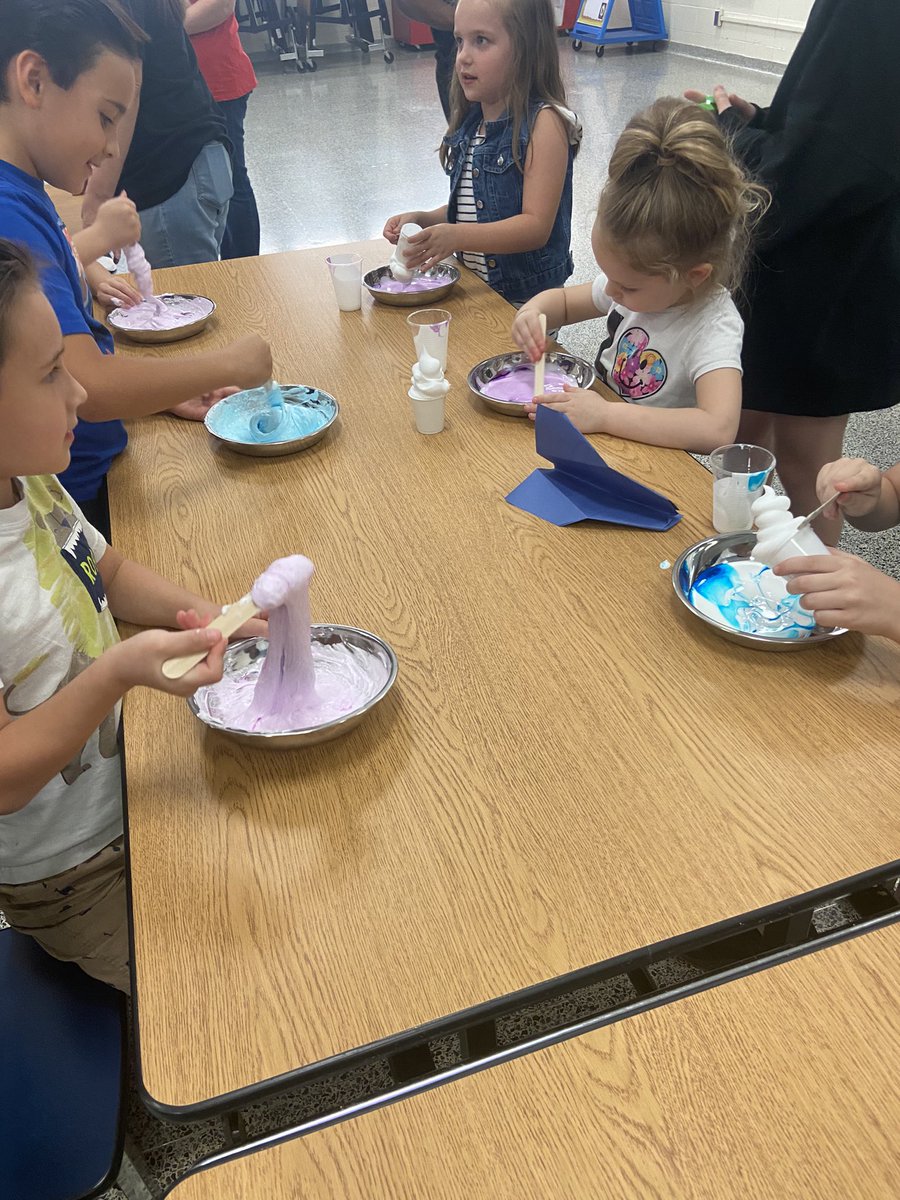 Lindsey Love tweet media