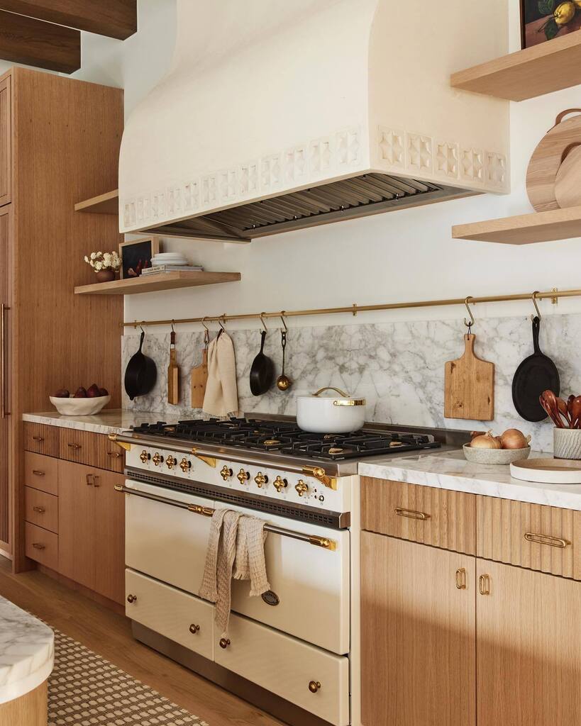 BrandonArchitec's tweet image. •Doesn’t even matter what’s cookin’ when you’re this good lookin’!• #brandonarchitects

_________________________
Interior: @lindyegalloway 
Builder: @gontermanconstruction 
Lens: @samfroststudio instagr.am/p/Cq_paqvPrZT/