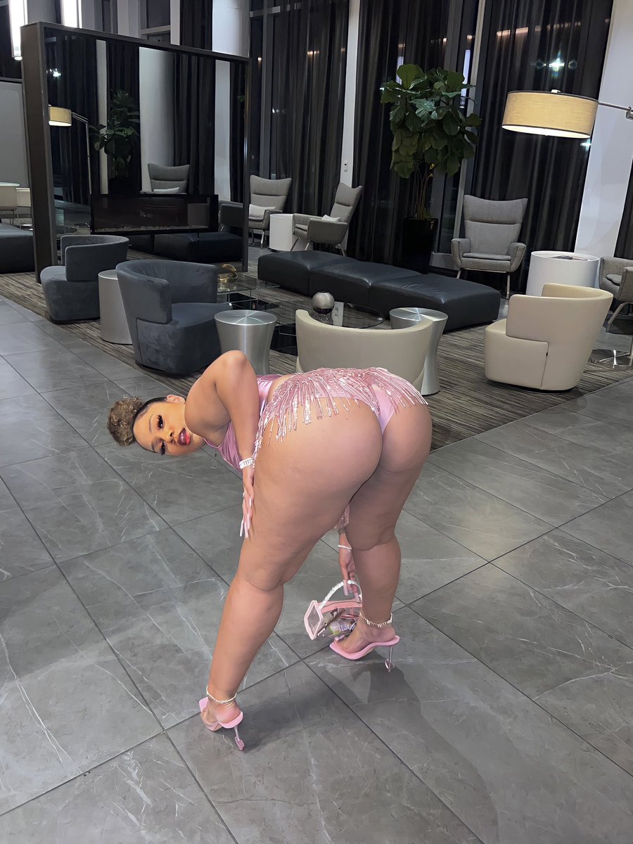 DejMercedoz's tweet image. i don’t know ab you, but i’m feelin 22 🧚‍♀️💕