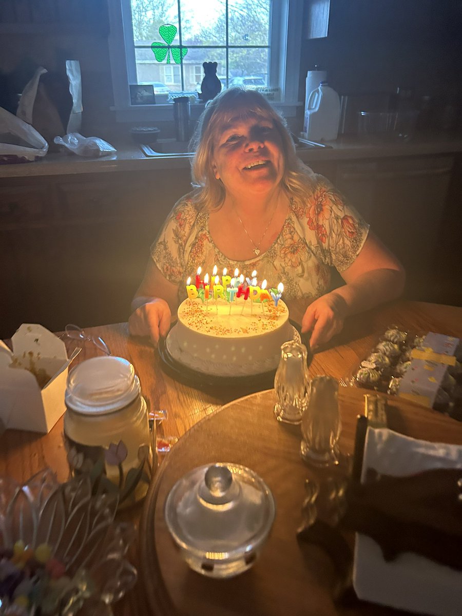 DangeRuss56's tweet photo. @smcgrath413 happy birthday Mom https://t.co/qypnBZ0nZw