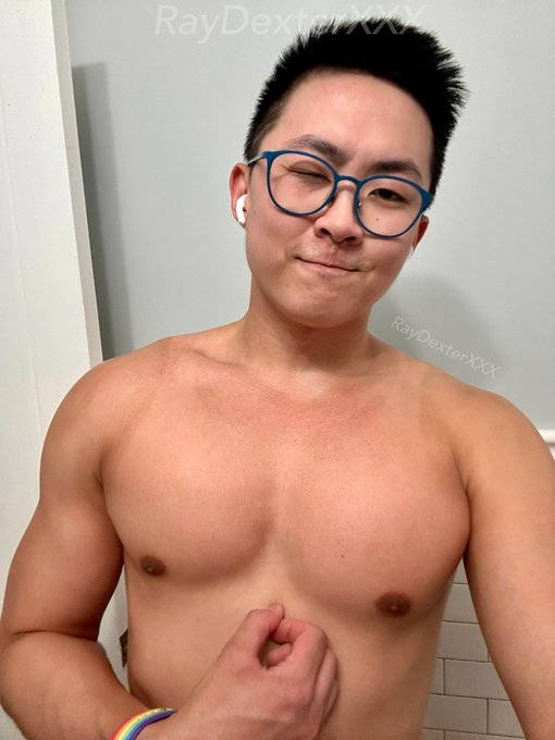 100 push-ups a day keeps a flat chest away 💪🏼 https://t.co/LOoOQHHCRt