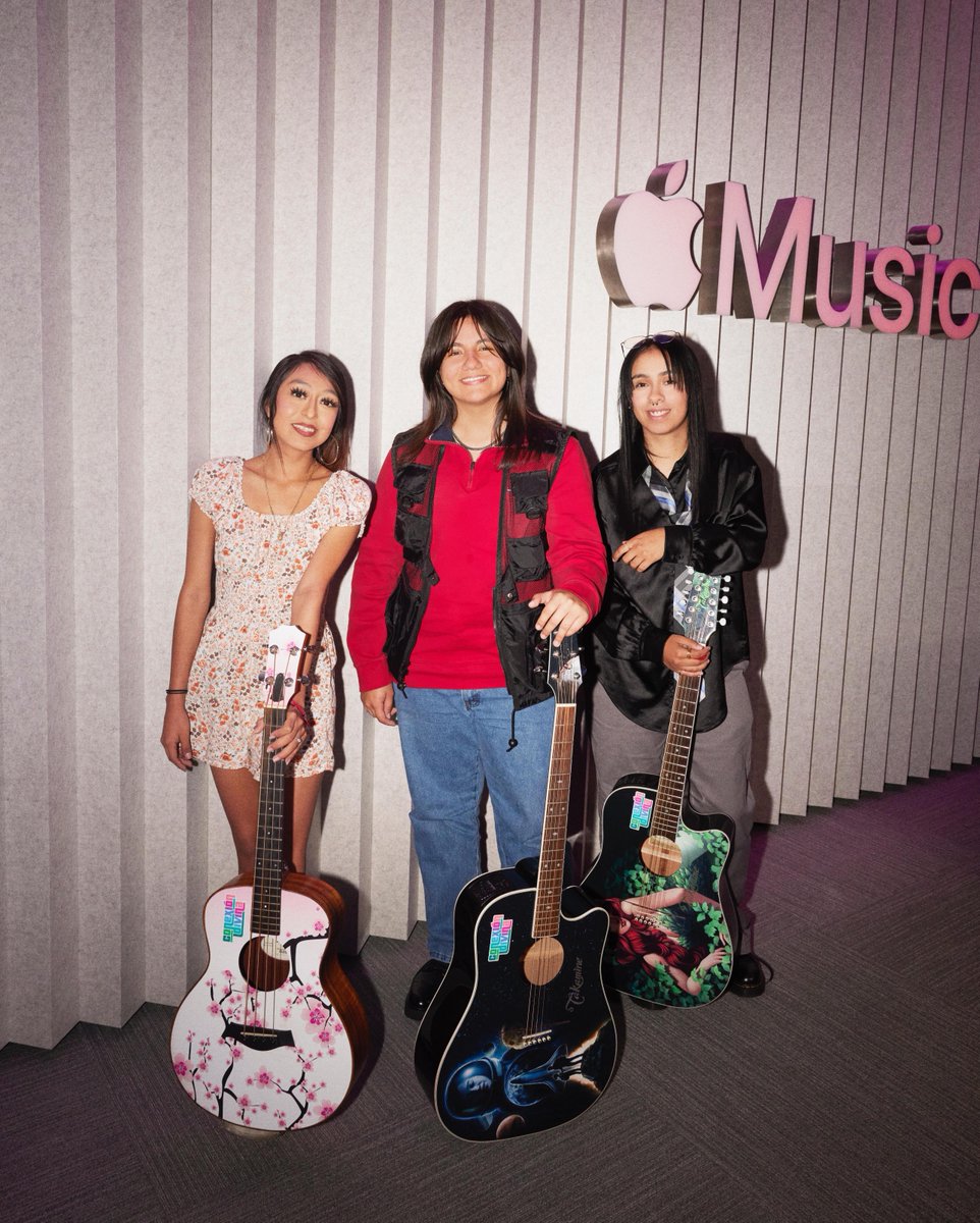 Apple Music (@applemusic) on Twitter photo Sierreño trio <a href="/ConexionDivina2/">ConexionDivinaOficial</a> talk to <a href="/travismills/">holytravis</a> about their debut album 'Tres Mundos' and playing Coachella for the first time.
Listen: apple.co/ConexionDivina… Sierreño trio <a href="/ConexionDivina2/">ConexionDivinaOficial</a> talk to <a href="/travismills/">holytravis</a> about their debut album 'Tres Mundos' and playing Coachella for the first time.
Listen: apple.co/ConexionDivina…