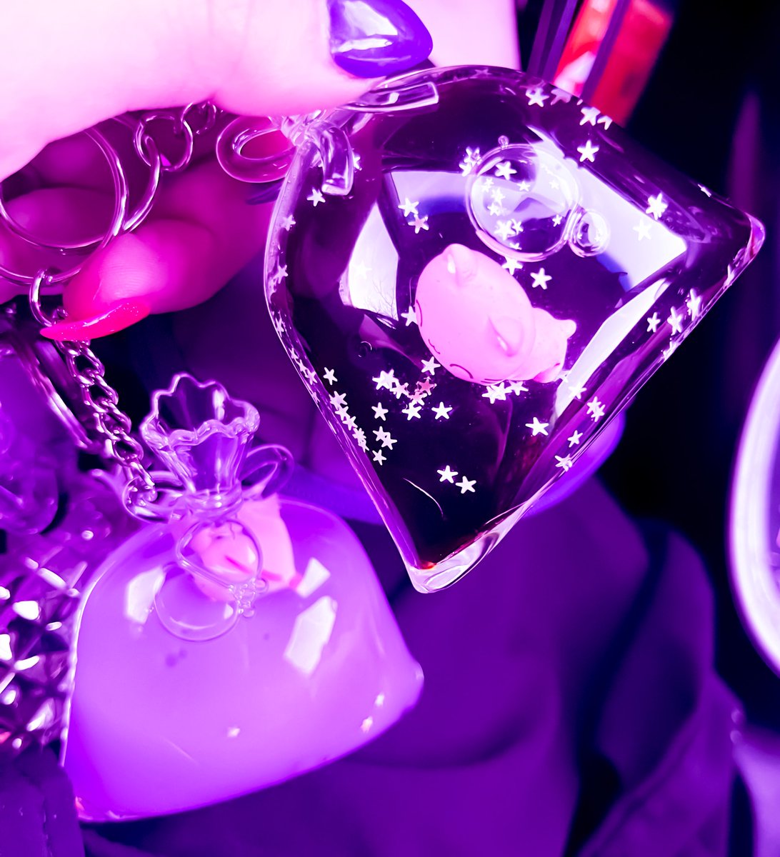 Pentious's tweet photo. I was posting too much of this on my main so have more purse spam. 💜💕 https://t.co/5917xS0QmH
