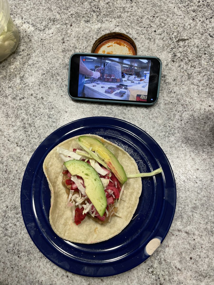 Taco &amp; video of how to make an oven. Boy dinner ☺️