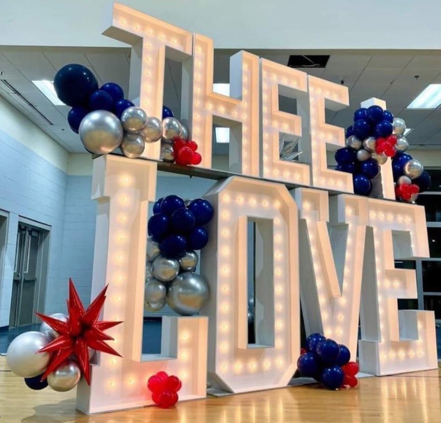 DildreadCarsta1's tweet photo. We appreciate each of you for all you do in representing our university both on and off the field/court.🎳🎾🥎⚾️🏐⚽️🏀🏈 🏃🏾♀️🏃🏾♂️ #THEEStandard #JSUElevate #ForTHEECulture #BleedTHEEBlue #ProtectTHEEBlock🟦 #GuardTHEEYard #THEEILove💙🤍❤️ https://t.co/YOUY6IGLwb