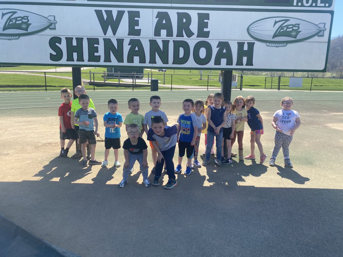 wwamiley5's tweet photo. Our Little Zeps PreK was soaking up the sun today! 🕶️🌞💚@llalyssashea @Lowe_Crew5 @NobleLocal_SD @ShenandoahK8 https://t.co/LLvTHd5DZX