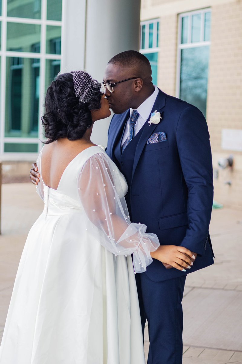 _itsmeLAYNA's tweet photo. Introducing
Mr. & Mrs. Laosebikan
| 💙💍 |
3•22•23
#courthousewedding #blacklove #millennialmarriage https://t.co/ryQYbCGXMW