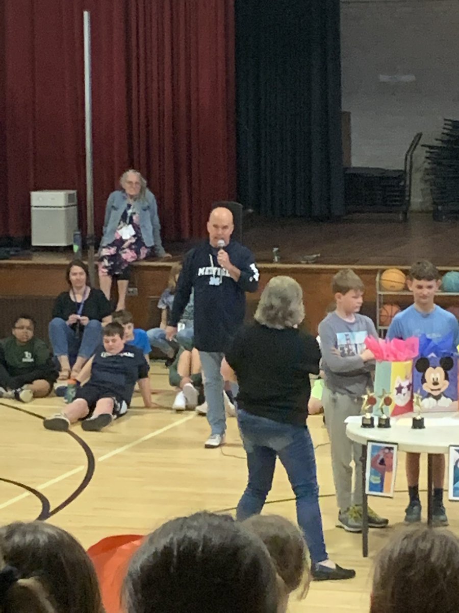 Thanks to the Dale Street School for welcoming me back to announce the March Madness and Tournament of Books Finals!! @s_grenham @dalestreetpe @JeffreyJMarsden #beproudbedale