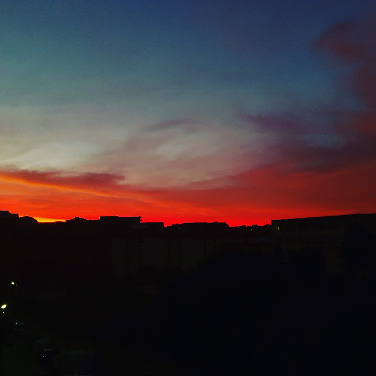 rapwise_fr's tweet photo. My everyday sunset🌅 https://t.co/Du17iwqWzA