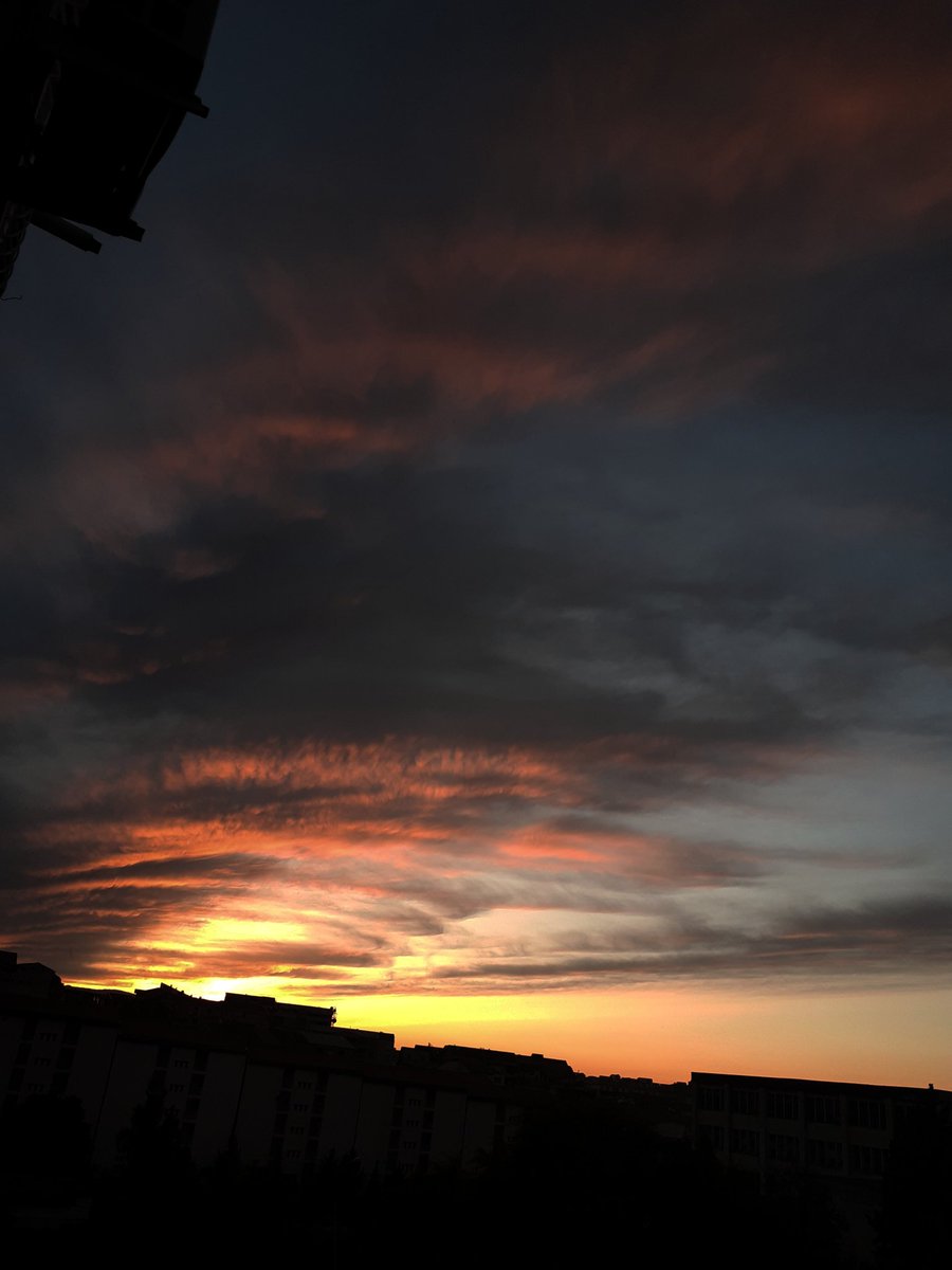 rapwise_fr's tweet photo. My everyday sunset🌅 https://t.co/Du17iwqWzA