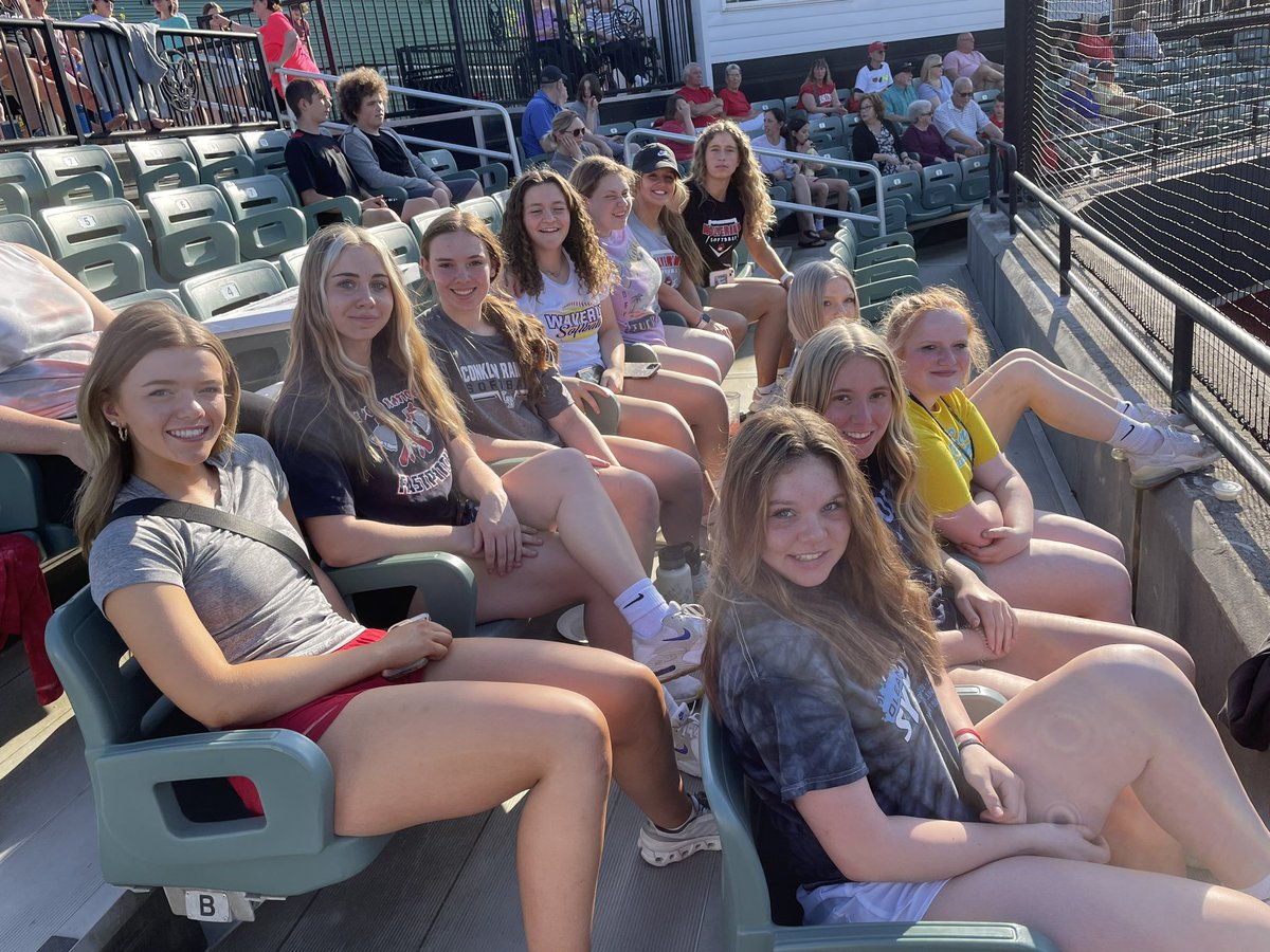 clmscoach's tweet image. Watching our girl Aubrey play some college ball 🥎🔥❤️🐾 #wcsdletsgo @RedBaronsSB
