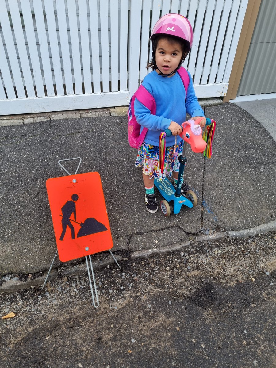 DellaGasperaLab's tweet image. 4-yo this morning on the way to kinder: "Daddy, what does that mean?" After I said "Men at work", she looked at me confused and said: "And what about girls?". She's 100% right!! 

#nextgenerations coming up strong! 💪
#DiversityAndInclusion 🌈🌈