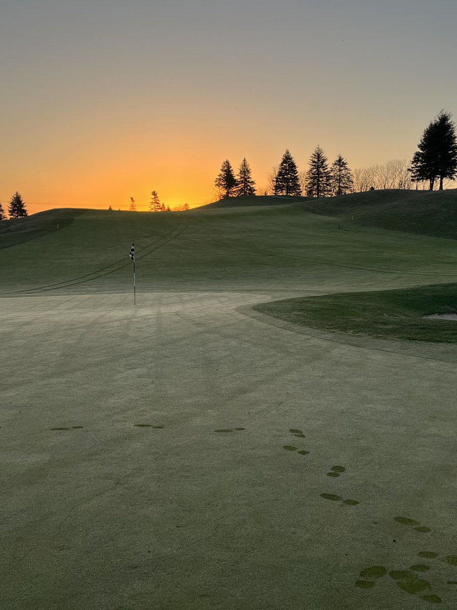 Beautiful glow #sunrise #mystic #letsgogolfun