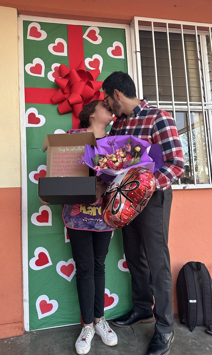 EstebanGarfaz's tweet photo. #DíaDelBeso #DiaInternacionalDelBeso https://t.co/BnQZBFgu5U