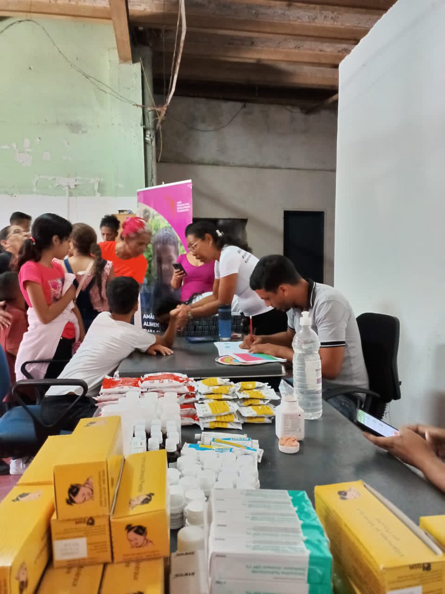 ronaldoaldanal's tweet photo. Hoy #13A realizamos una jornada médica en el sector Cañicito de la Parroquia El Valle🩺. Atendimos a más de 100 niños en una jornada que incluyó nutrición, desparasitacion y dermatologia.

Seguimos trabajando por una ciudad Solidaria, democrática y productiva🤝 https://t.co/yhedccKhMZ