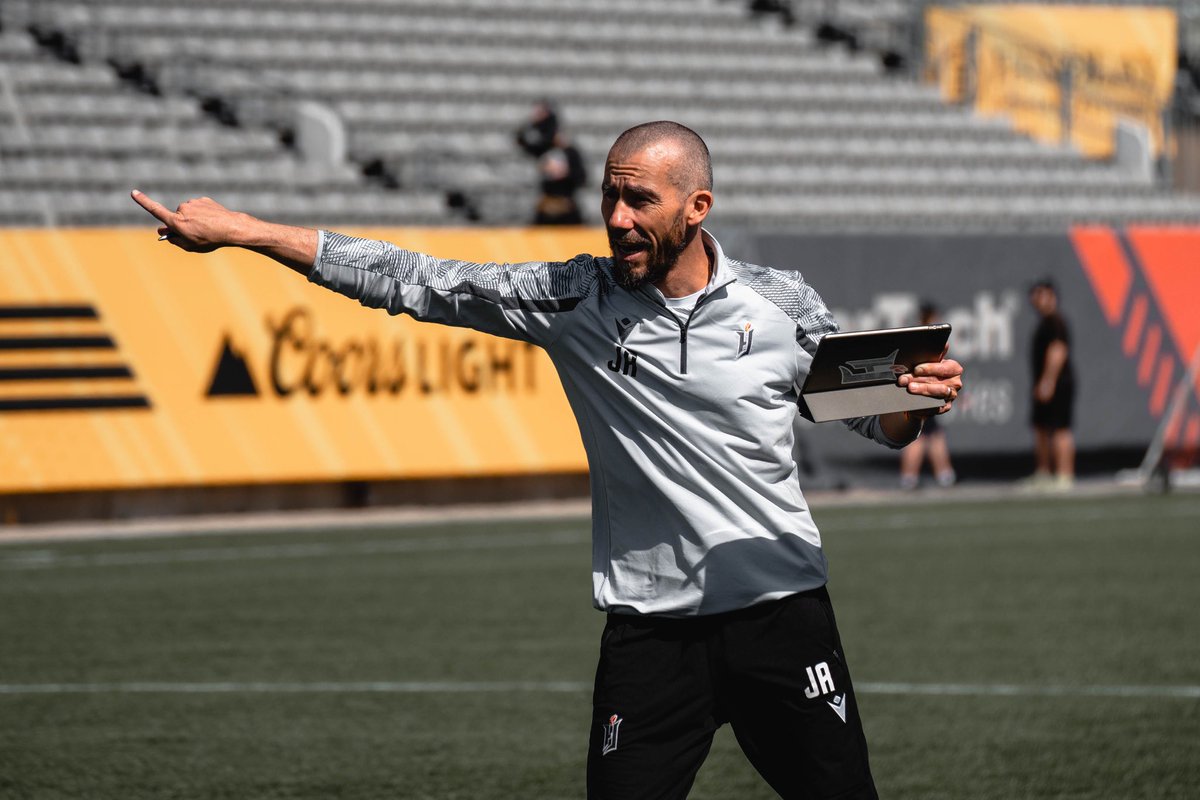 coachjoalbert's tweet image. 🔴 Plus que deux jours avant la reprise!!!
Two more days before game opener!!!
Victory is that way!!! ⚽️

#ForgeFc | #CanPL 

@evaouphoto