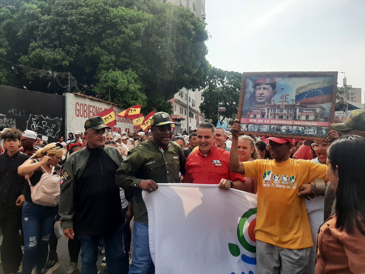 SomosReservaAct's tweet photo. @SomosReservaAct presentes en la marcha de la dignidad, 21 años del 13abr2002, donde el pueblo ante la adversidad y la incertidumbre sabiamente supo actuar y recuperar el hilo constitucional al salvar la vida del Pdte. Hugo Chávez. Unidad, Lucha, Batalla y Victoria. Venceremos https://t.co/0qUBxnr0W2