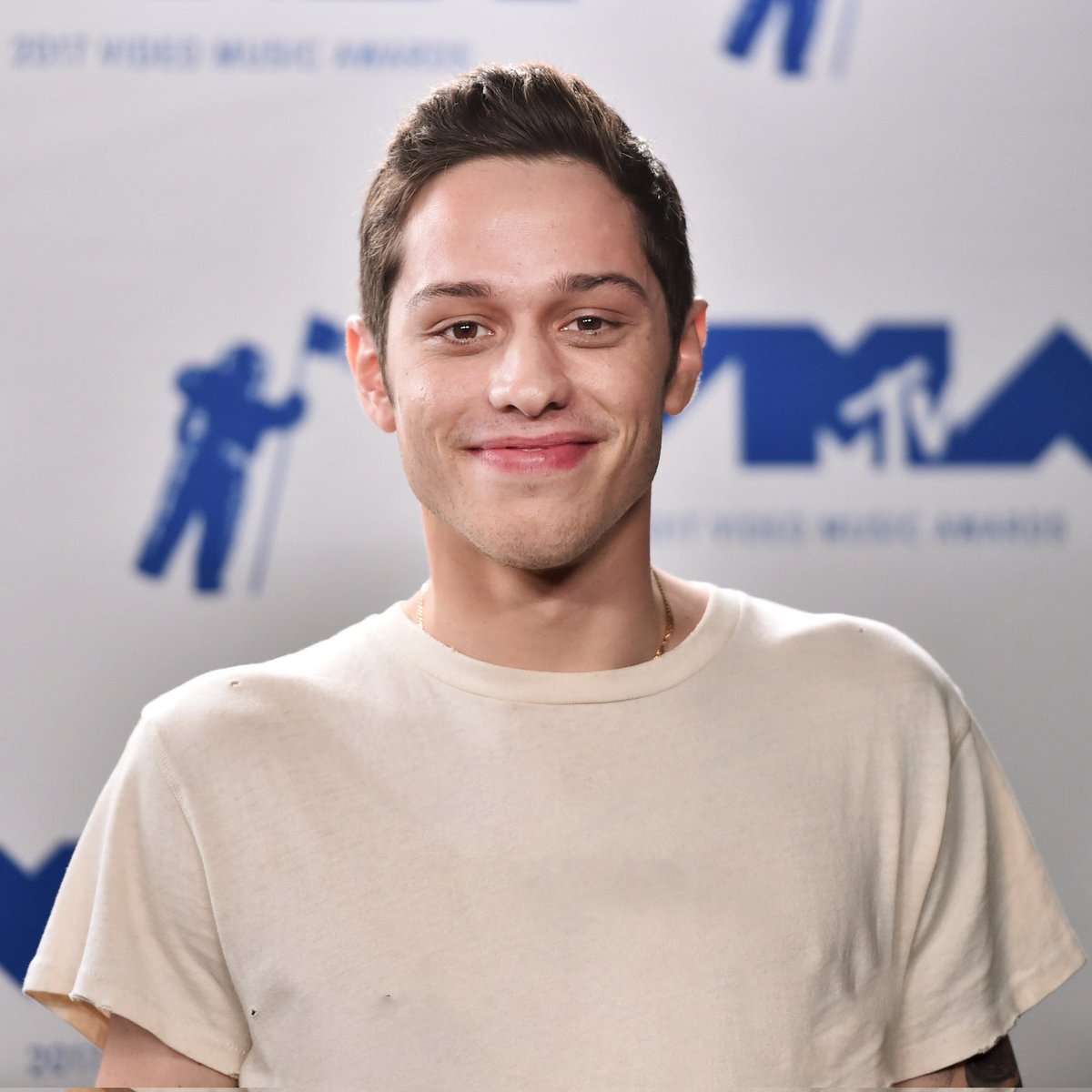 poponze's tweet photo. 🚨VEJA: Pete Davidson volta a falar sobre o tamanho do  pênis: (23cm)

"É um pênis de tamanho normal. Não muito grande ou muito pequeno. Eu não entendo esse auê. É grande o suficiente para desfrutar, mas não grande o suficiente para machucar." https://t.co/jQtgAnNMen