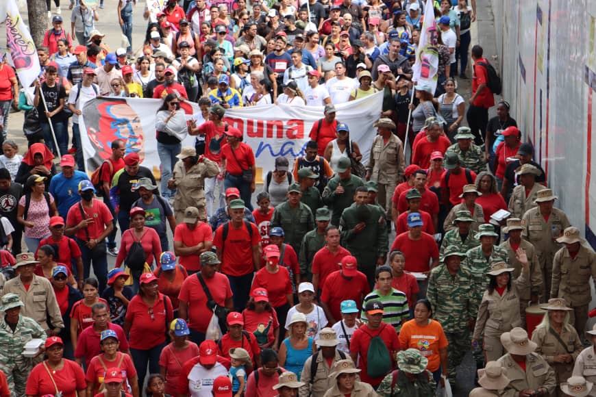 ¡Abril heroico! Así vivimos la gran marcha para conmemorar los 21 años de los sucesos del 11, 12 y 13 de abril del 2002. El pueblo noble y patriota sigue comprometido por defender la Revolución y el legado del comandante Chávez junto <a href="/NicolasMaduro/">Nicolás Maduro</a> #RebeliónCívicoMilitar