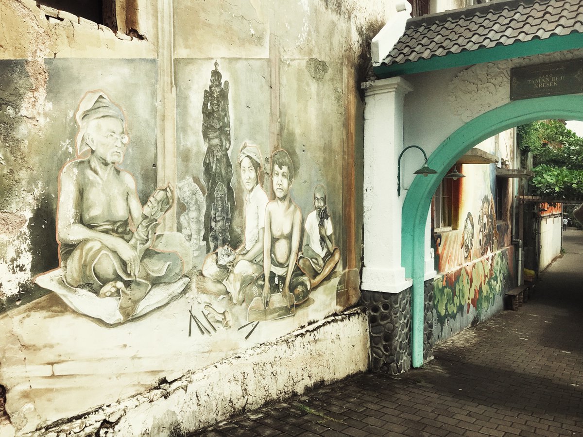 Kalanglarik's tweet photo. Denpasar Old City https://t.co/9aAE9UD71E