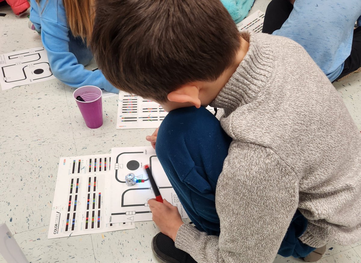 MrsHaynie's tweet photo. Reviewing fraction concepts through coding stations in 3rd grade. @HillsideLCPS https://t.co/DqquNddyOi