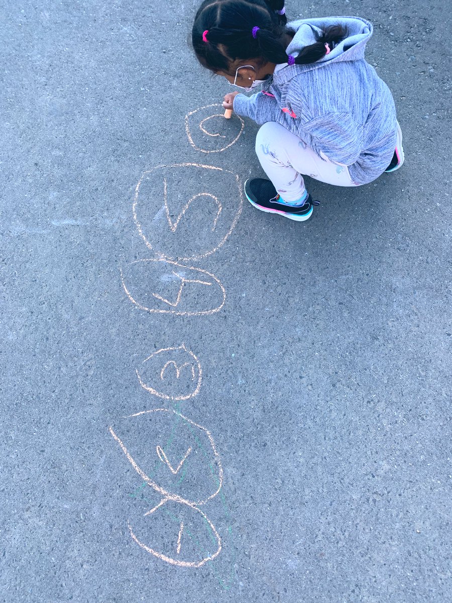 Small moments of learning captured outside! <a href="/oakwrdsb/">Oak Creek PS</a>