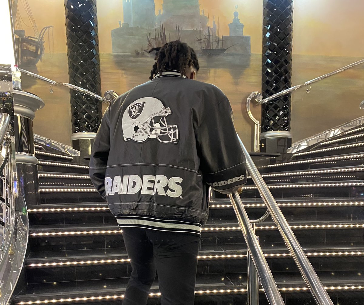 FredoBoogie_'s tweet photo. She be upset when I connive in my leather coat https://t.co/Rg2VEU9Ha5