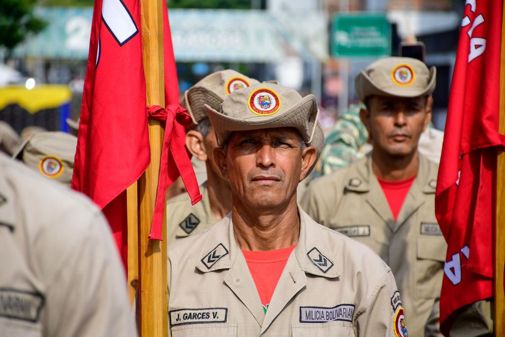 (1/4) ¡Seguimos siendo millones! 

Junto al Pdte. <a href="/NicolasMaduro/">Nicolás Maduro</a> y nuestro pueblo, participamos en la Gran Marcha Nacional "Abril, del Glorioso insurgir Cívico-Militar" y 149 aniversario de la Milicia Bolivariana.

@MPPEDUCACION