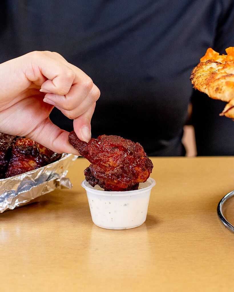 currypizzahouse's tweet photo. We've got the hots for the new Mango Habanero Wings. 🥵 These wings are tossed in mango habanero sauce for a spicy kick and are best paired with our Mango Lassi to cool down. 🥭 #CurryPizzaHouse #MangoHabanero #ChickenWings https://t.co/heWICkJmx7