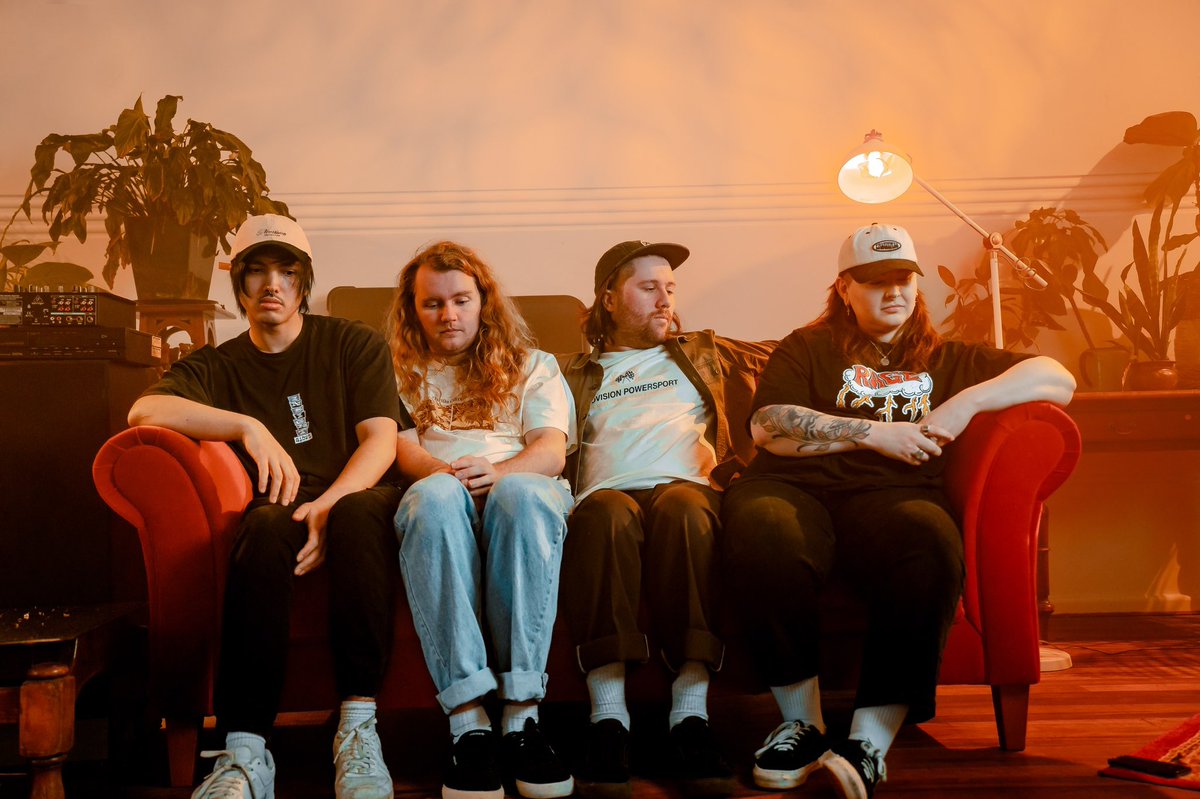 “Space to Heal” featuring Jono Hawkey of <a href="/Bloomsyd/">Bloom</a> is officially out on all streaming platforms

open.spotify.com/track/6I0XsAXI…