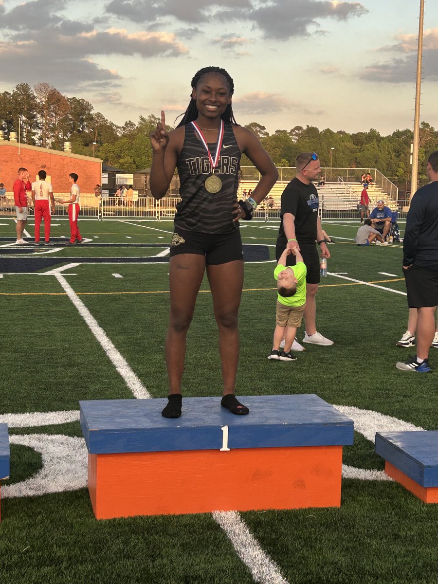 Finishing her last district meet in style is ⁦⁦⁦⁦<a href="/kaderria/">kaderria Hobbs</a>⁩ with a 🥇 finish in the 300H. On to Area #Sicemtigers ⁦<a href="/CoachHardeman/">Cedric Hardeman</a>⁩ ⁦<a href="/Tasha_Smith78/">Tasha Smith</a>⁩ ⁦<a href="/Conroeathletics/">ConroeHigh Athletics</a>⁩
