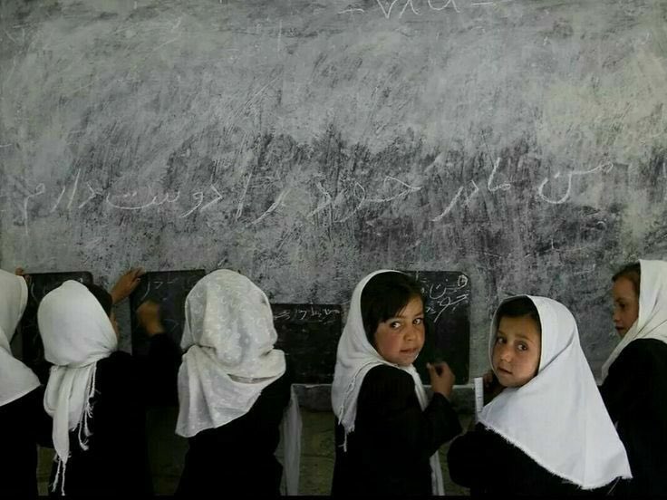 له علم پرته دينداره کيدلى نشٸ، ځکه د الله عبادت په جهل او ناپوهى نکيږي! #LetAfghanGirlsLearn #LetHerLearn