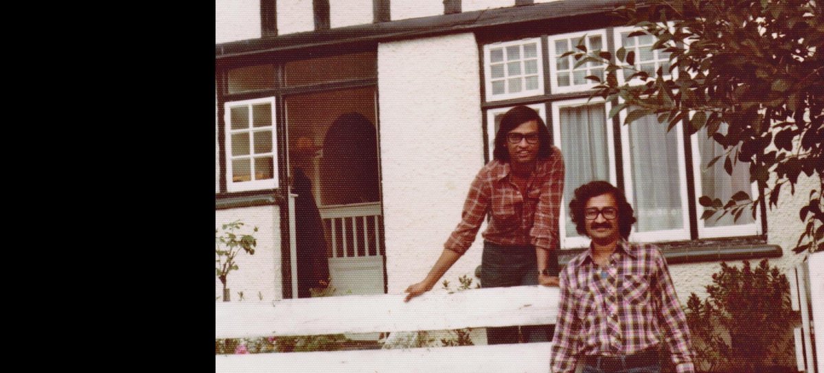 With @AfsarNaqvi outside his London Flat in UK in 1976. I was returning from Montreal to Karachi after having covered the 1976 Montreal Olympics for @PTV.