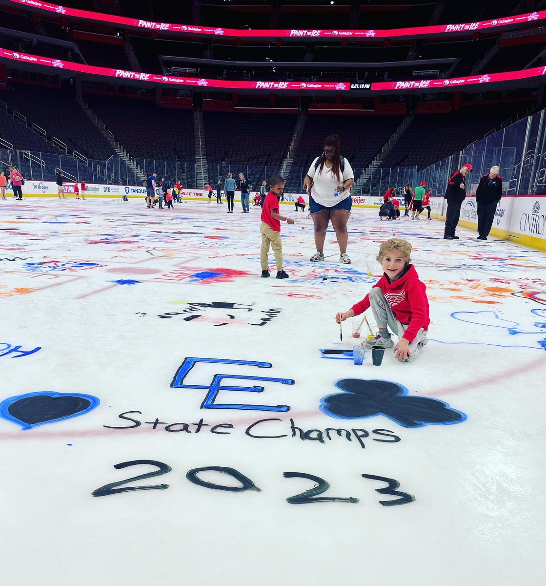 _AmandaONeill's tweet image. It was #painttheice at @LCArena_Detroit for the @DetroitRedWings! We used our space to give a shout out to @dcchockey for their latest STATE CHAMPIONSHIP! #ccpride