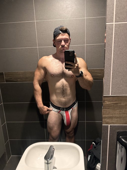 Retweet if you wanna train legs with me. Must be able to train for 2+ hours 😈 https://t.co/J4nX4Ljp4